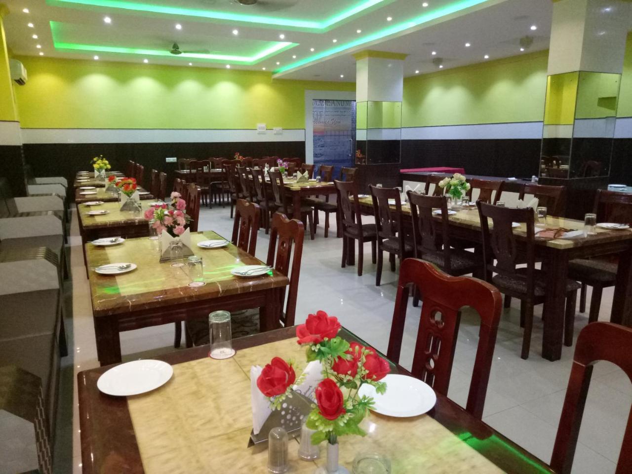 Hotel Landmark Puri Zewnętrze zdjęcie