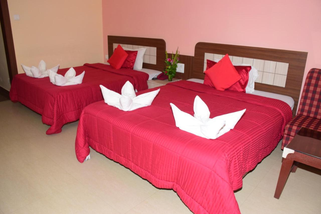 Hotel Landmark Puri Zewnętrze zdjęcie